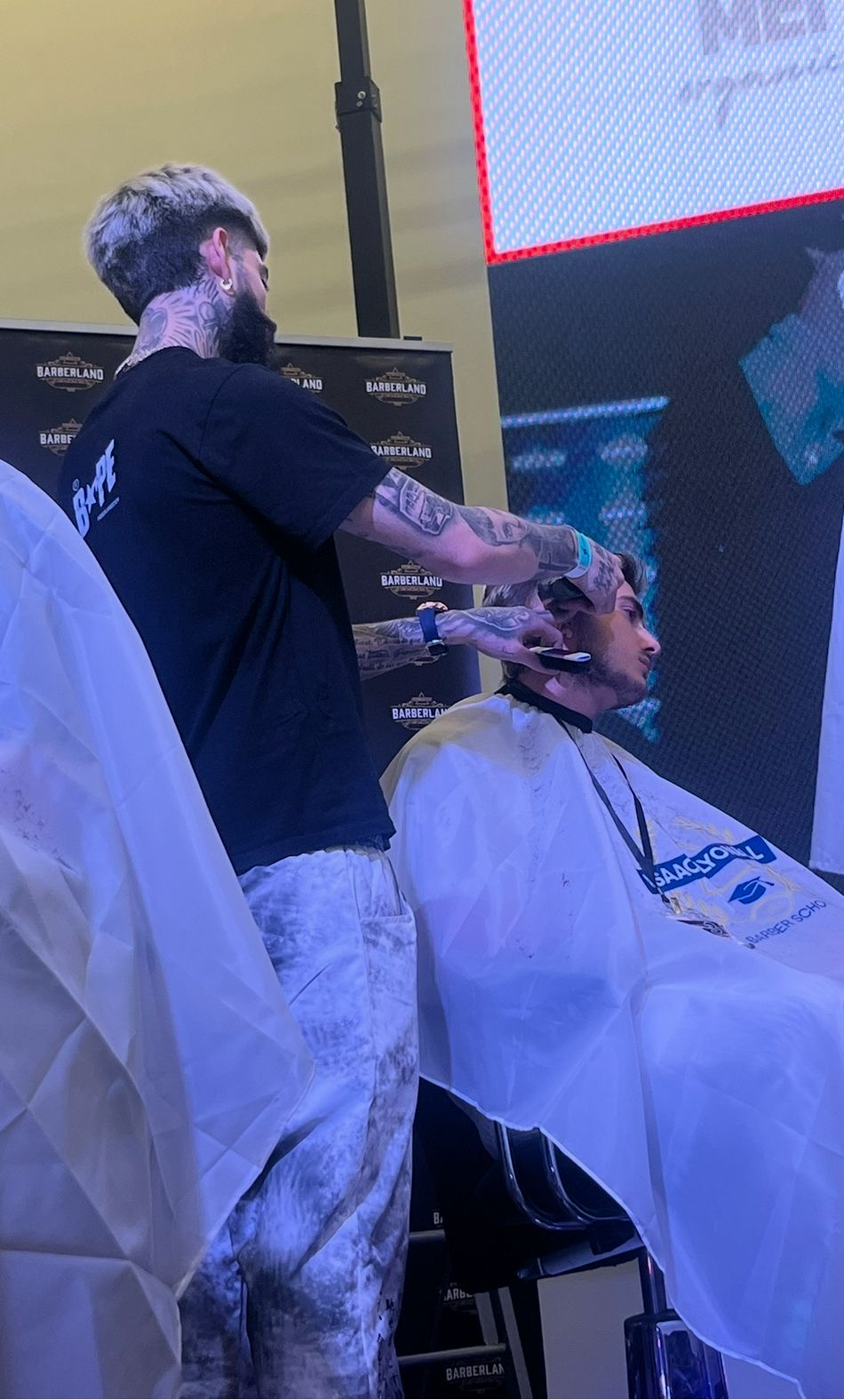 Barbería profesional en acción